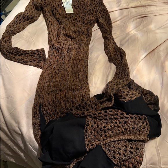 Elegant Brown Knit Maxi Dress - Picture 4 of 4